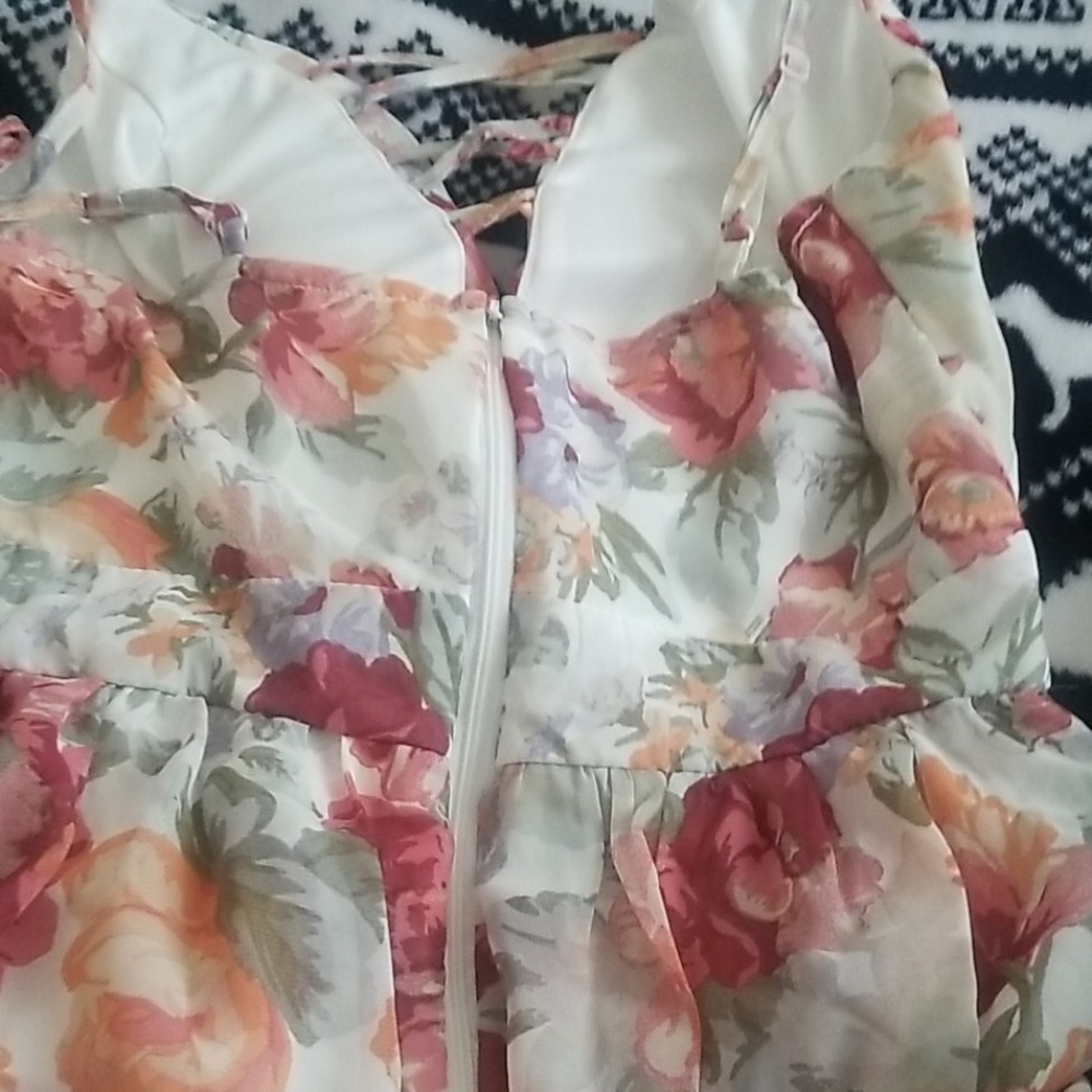Dress - Picture 2 of 4